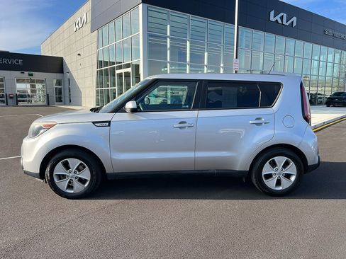 Used 2015 Kia Soul Base image 2