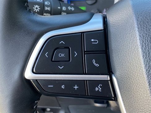 Certified 2024 Toyota Highlander XLE image 24