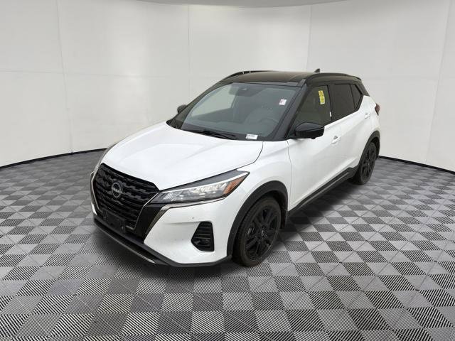 Used 2023 Nissan Kicks SR w/ SR Premium Package FWD image 12