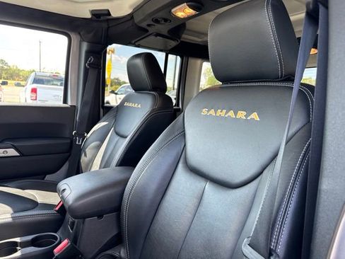 Used 2015 Jeep Wrangler Unlimited Sahara w/ Max Tow Package AWD/4WD image 28