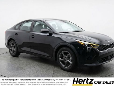 Used 2025 Kia K4 LXS image 1