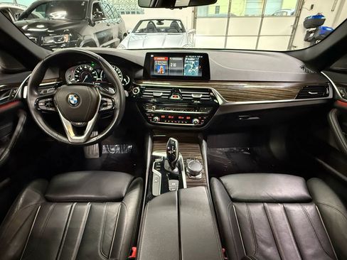 Used 2018 BMW 530e xDrive image 2