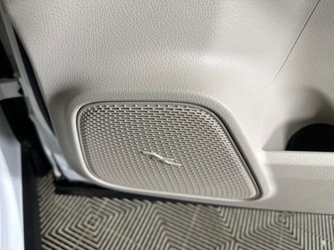 Used 2023 Mercedes-Benz EQB 300 4MATIC w/ Exclusive Package image 28