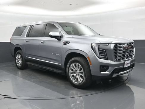 Used 2025 GMC Yukon XL Denali AWD/4WD image 1