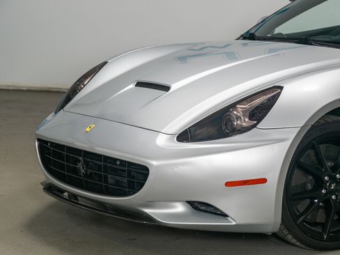 Used 2012 Ferrari California image 15