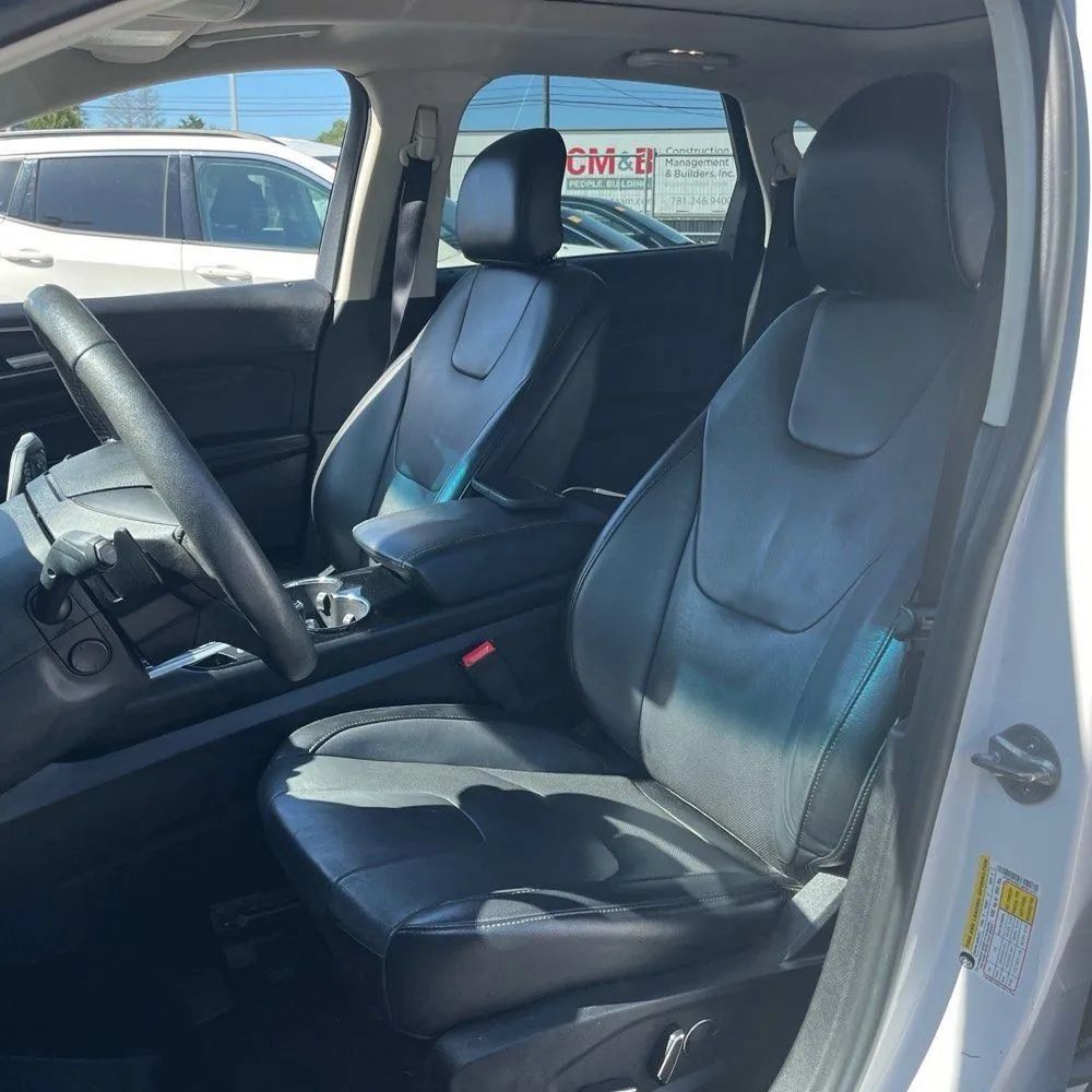 Used 2018 Ford Edge Titanium w/ Equipment Group 301A AWD/4WD image 17