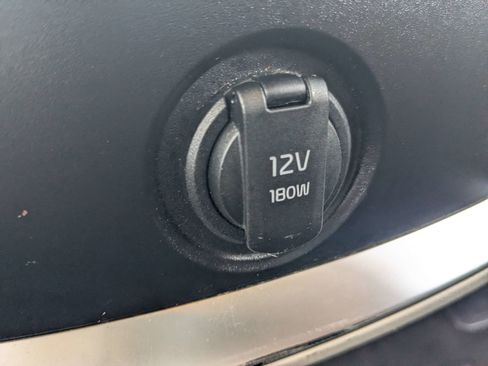 Used 2022 Kia Carnival LX FWD image 17