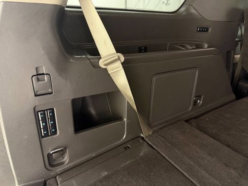 Used 2018 Ford Expedition Limited w/ Equipment Group 301A image 32