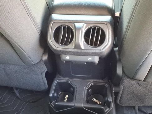 Used 2018 Jeep Wrangler Unlimited Sport S AWD/4WD image 17