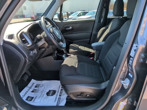 Used 2022 Jeep Renegade Latitude w/ Convenience Group AWD/4WD image 17
