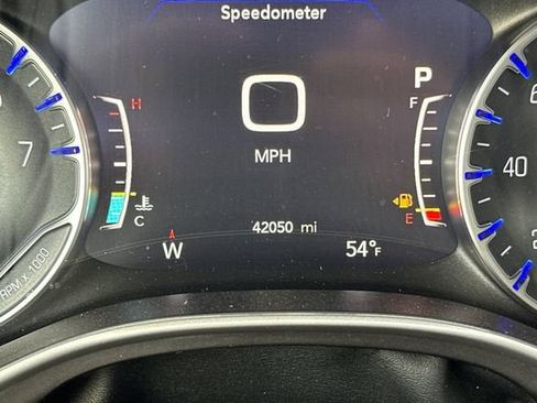Certified 2024 Chrysler Pacifica Touring-L FWD image 28