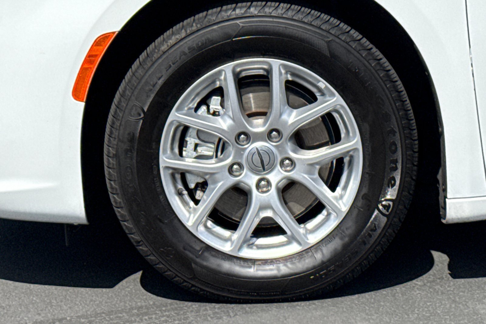 Used 2023 Chrysler Pacifica Touring-L FWD image 15