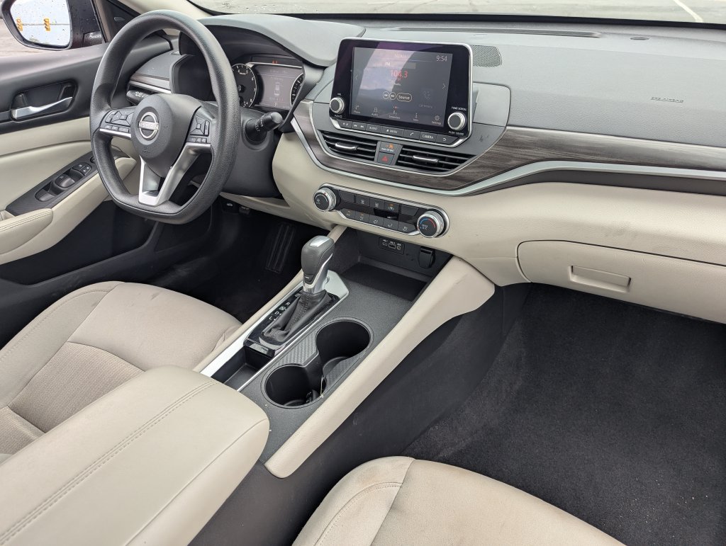 Used 2025 Nissan Altima 2.5 SV FWD image 29