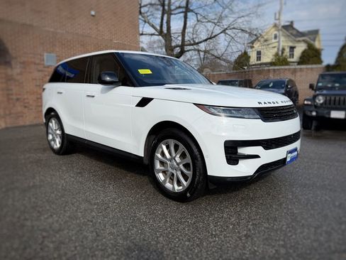 Used 2025 Land Rover Range Rover Sport SE AWD/4WD image 3