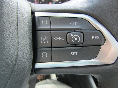 Used 2025 Jeep Compass Limited AWD/4WD image 23