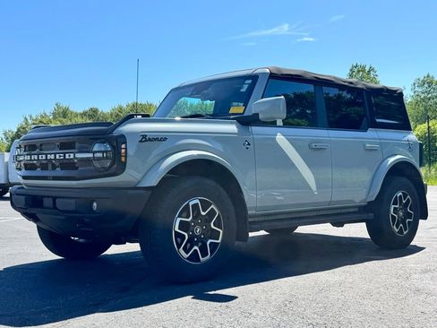 Used 2022 Ford Bronco Outer Banks AWD/4WD image 3