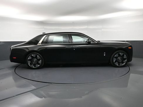 New 2027 Rolls-Royce Phantom Extended Wheelbase RWD image 9