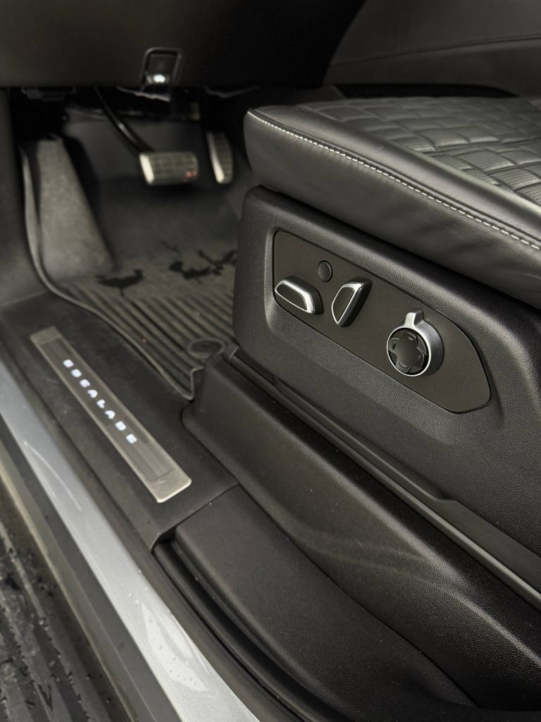 Used 2023 Cadillac Escalade V AWD/4WD image 13