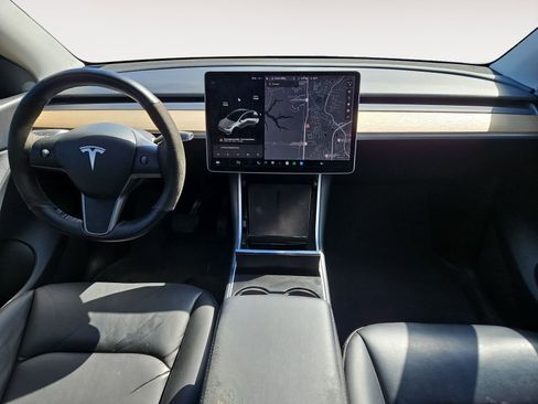 Used 2021 Tesla Model Y Long Range image 10