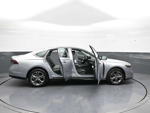Used 2025 Honda Accord EX-L image 41