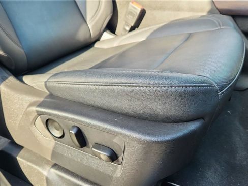 Used 2024 GMC Sierra 2500 SLT w/ SLT Premium Package image 28