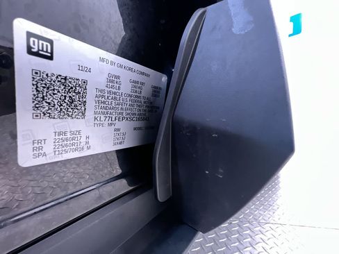 Used 2025 Chevrolet Trax LS w/ LS Convenience Package FWD image 40