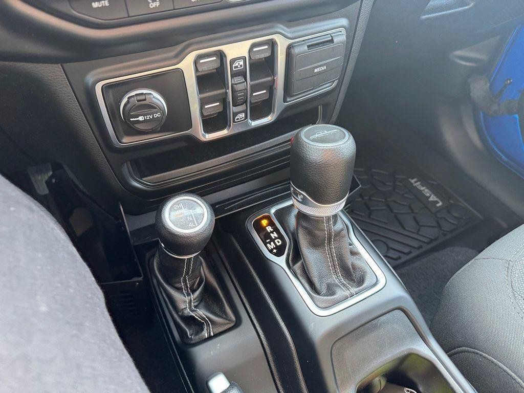 Used 2022 Jeep Gladiator Overland AWD/4WD image 21