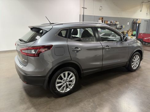 Used 2022 Nissan Rogue Sport SV AWD/4WD image 3