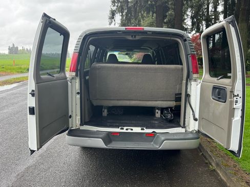 Used 2000 GMC Savana 3500 Extended Passenger RWD image 32