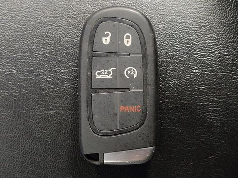 Used 2019 Jeep Cherokee Limited AWD/4WD image 32