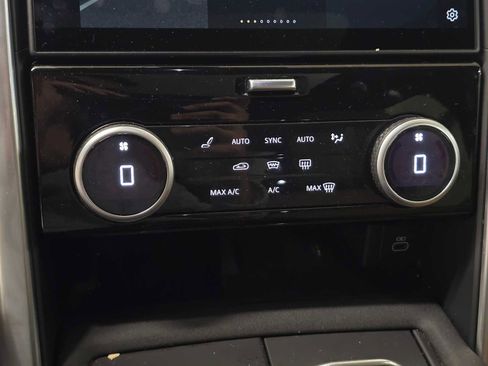 Used 2025 Land Rover Discovery Dynamic SE image 28