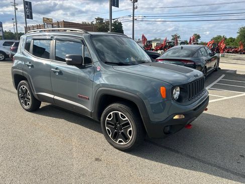 Used 2017 Jeep Renegade Trailhawk w/ Safety & Security Group AWD/4WD image 1