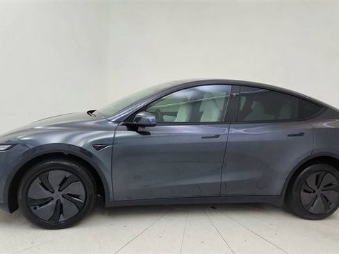 Used 2026 Tesla Model Y Long Range image 3