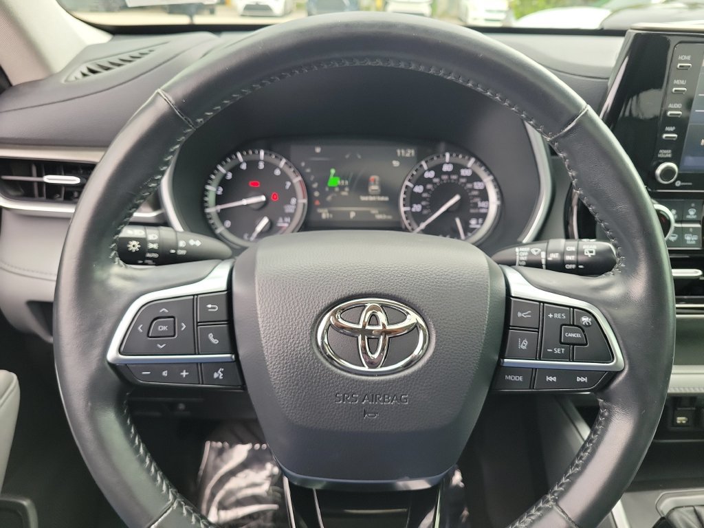 Used 2021 Toyota Highlander XLE FWD image 8