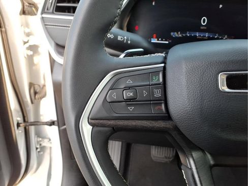 Used 2024 Jeep Grand Cherokee Limited AWD/4WD image 23