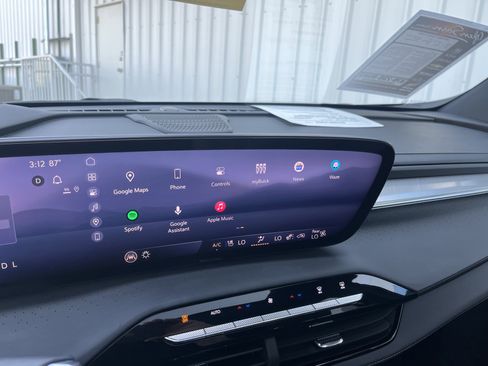 Used 2025 Buick Enclave Avenir w/ Super Cruise Package image 11