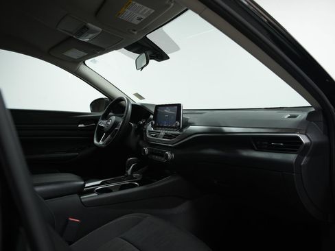 Used 2024 Nissan Altima 2.5 SV image 18