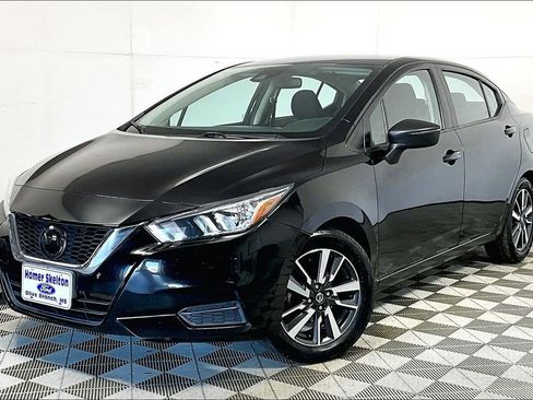 Used 2021 Nissan Versa SV image 2