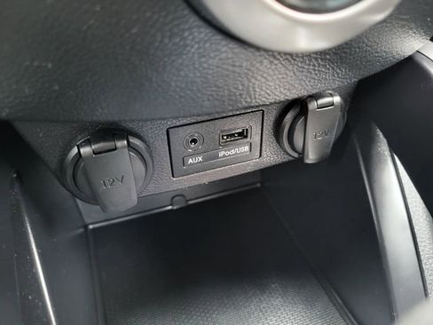 Used 2015 Hyundai Veloster image 23