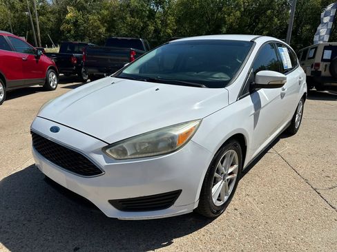 Used 2017 Ford Focus SE FWD image 5