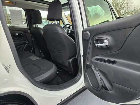 Used 2023 Jeep Renegade Altitude w/ Sun/Sound Group image 15