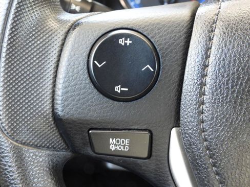 Used 2019 Toyota Corolla LE FWD image 62