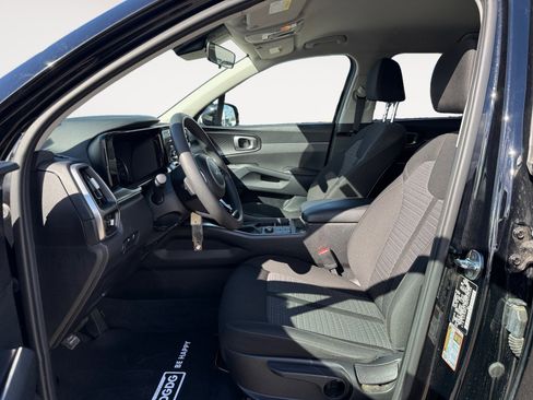 Used 2023 Kia Sorento LX image 10