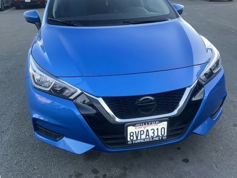 Used 2020 Nissan Versa SV image 3