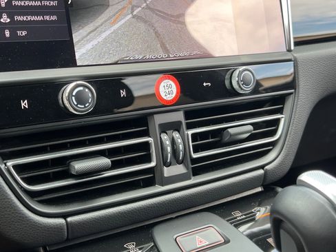 Certified 2026 Porsche Macan AWD/4WD image 31
