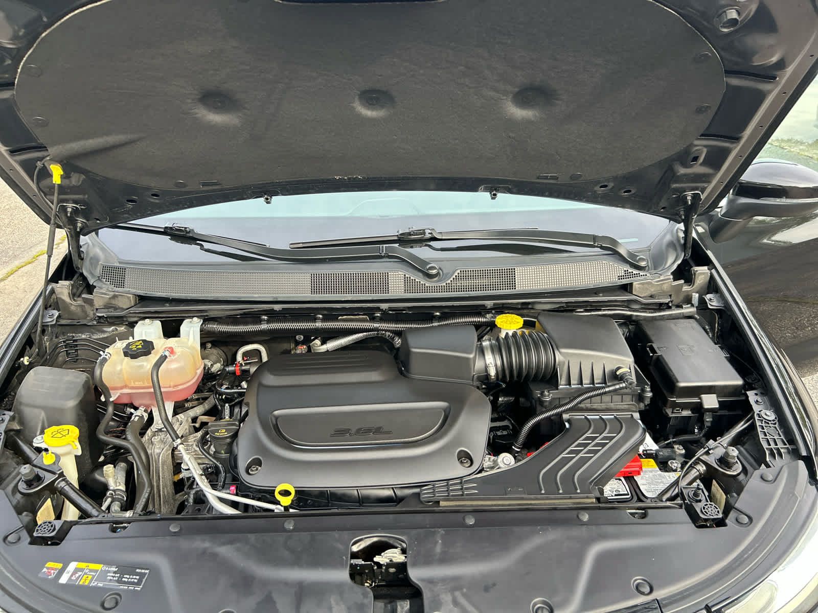 Used 2023 Chrysler Pacifica Touring FWD image 29