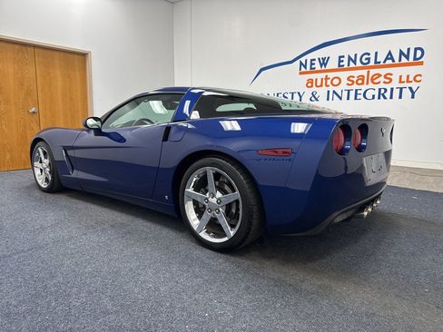 Used 2006 Chevrolet Corvette Coupe w/ Preferred Equipment Group RWD image 2