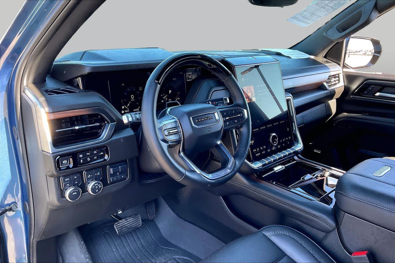Used 2025 GMC Yukon Denali w/ Denali Reserve Package AWD/4WD image 17
