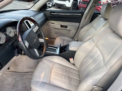 Used 2005 Chrysler 300 C w/ Protection Group II image 12