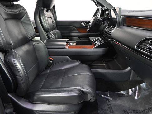 Used 2022 Lincoln Navigator Reserve image 16